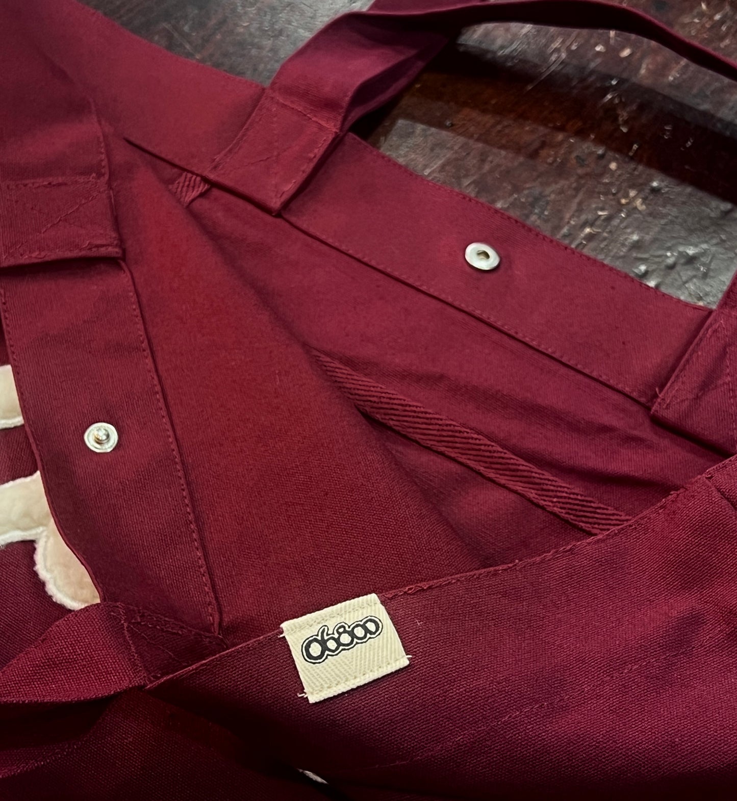 SHOPPING BAG BURDEOS CON TELA IMITACIÓN BORREGUITO CRUDO