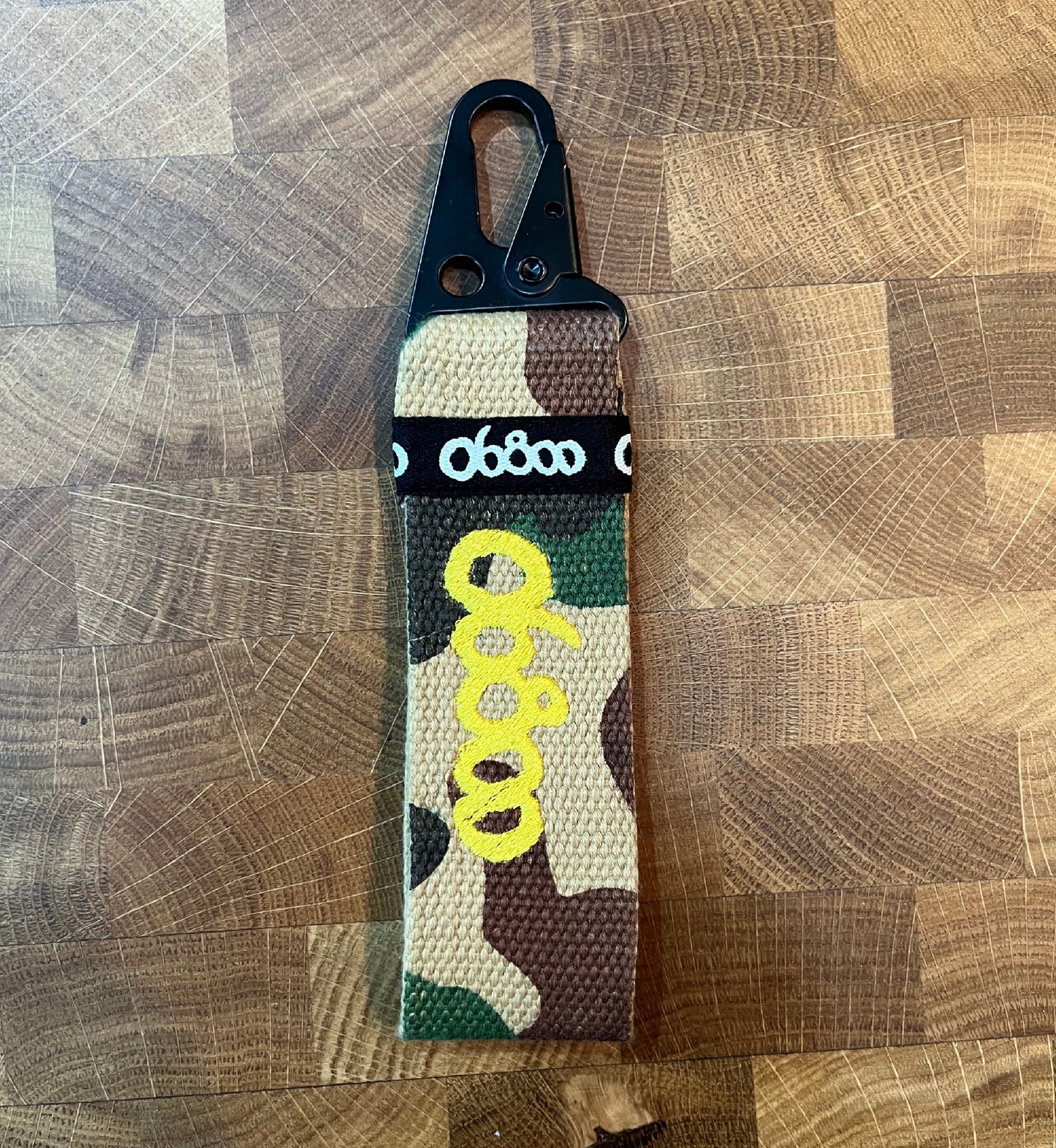 LLAVERO ANCHO CAMUFLAJE 06800 BORDADO