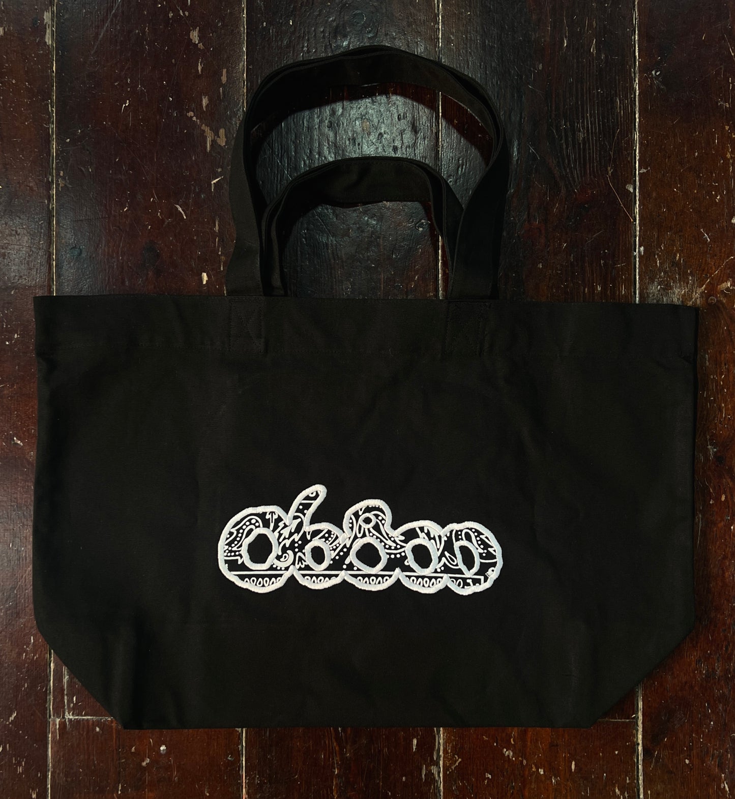 SHOPPING BAG NEGRO CON TELA BANDANA BORDADA