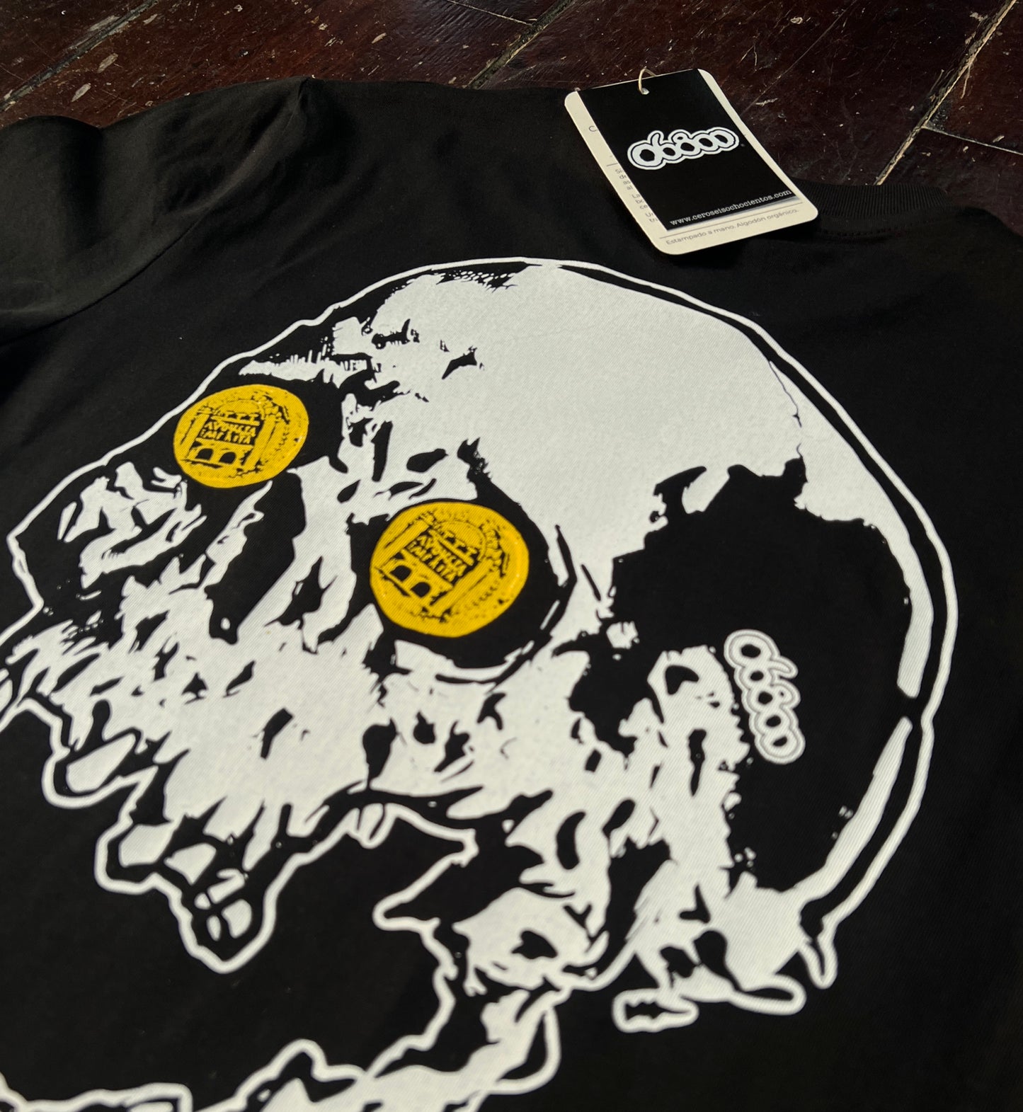 CAMISETA NEGRA CALAVERA CON MONEDAS EN LOS OJOS "CARONTE" 06800