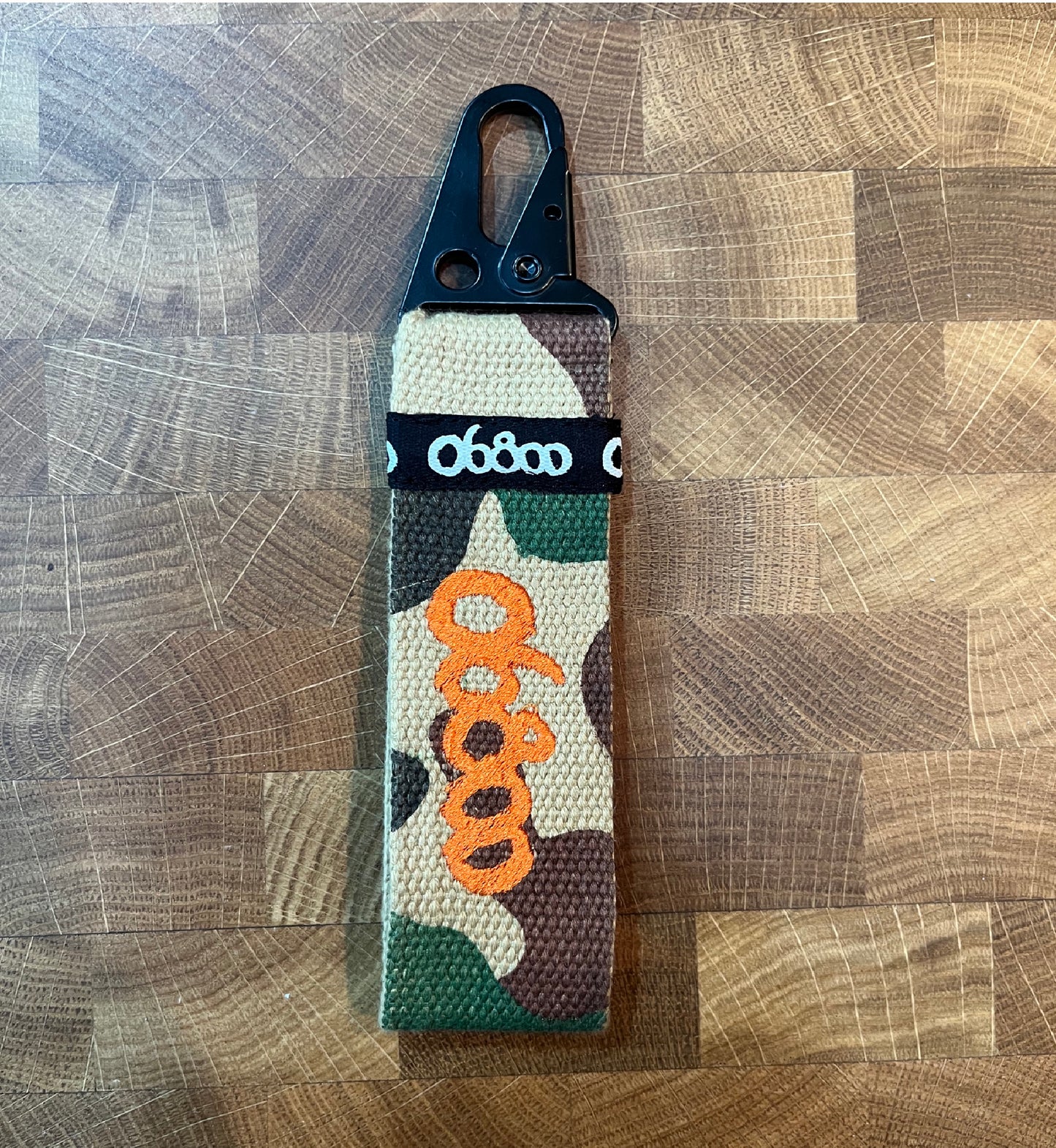 LLAVERO ANCHO CAMUFLAJE 06800 BORDADO