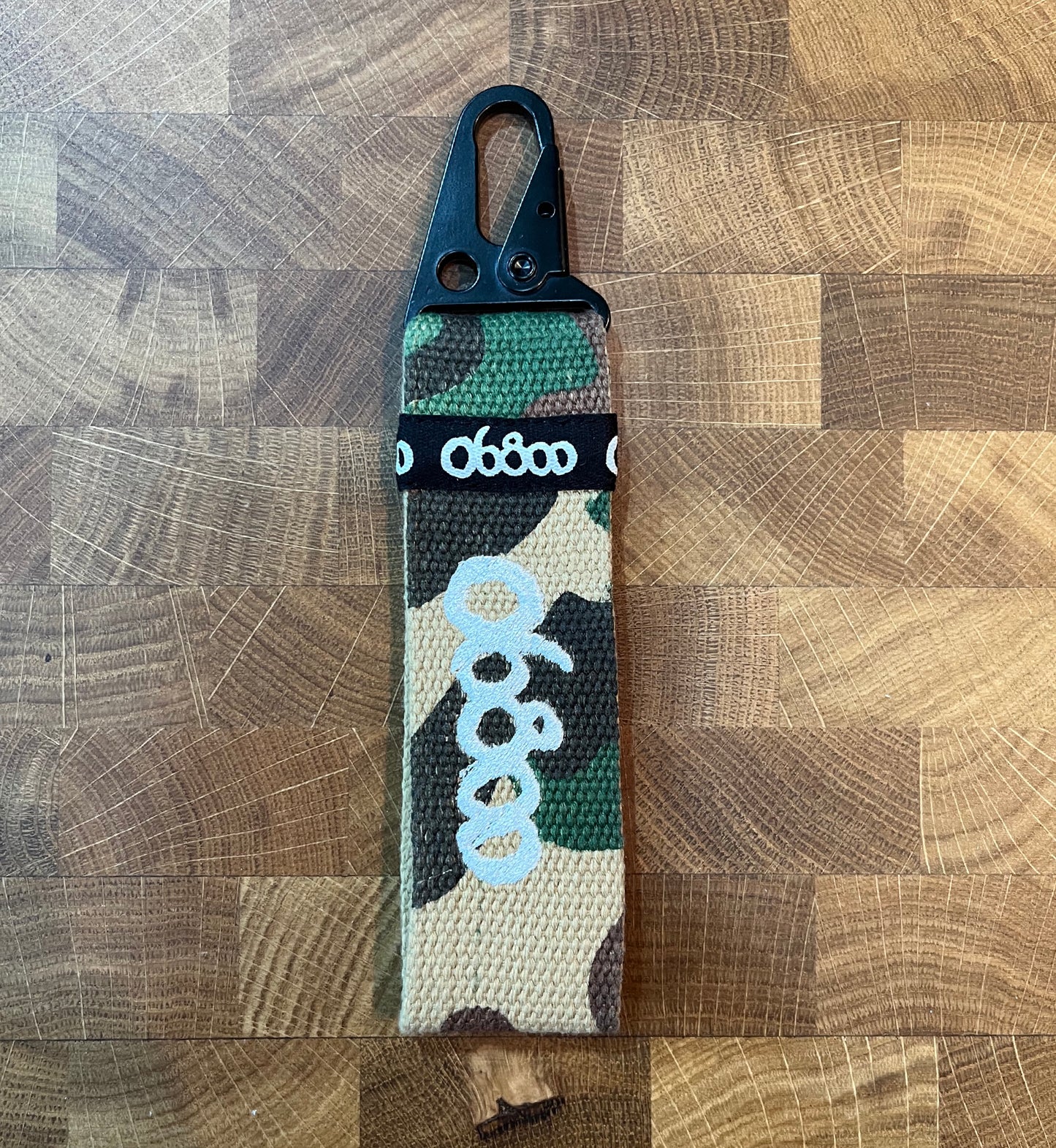 LLAVERO ANCHO CAMUFLAJE 06800 BORDADO