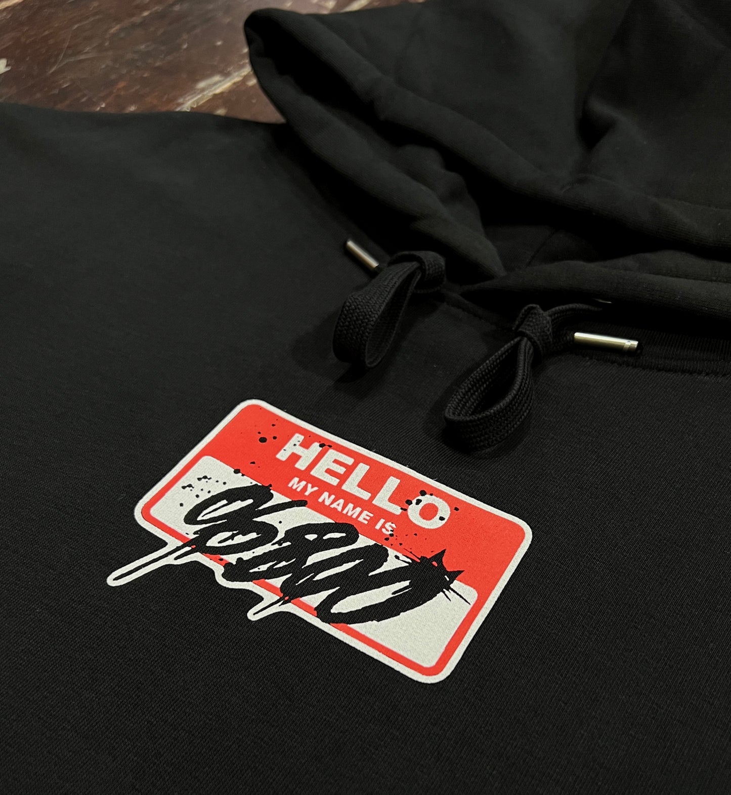 SUDADERA NEGRA HELLO MY NAME IS 06800