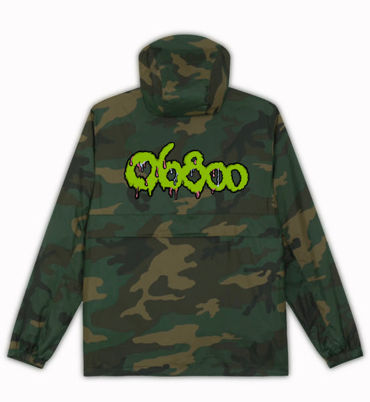 CORTAVIENTOS CAMUFLAJE VERDE CON DISEÑO CHICLE VERDE